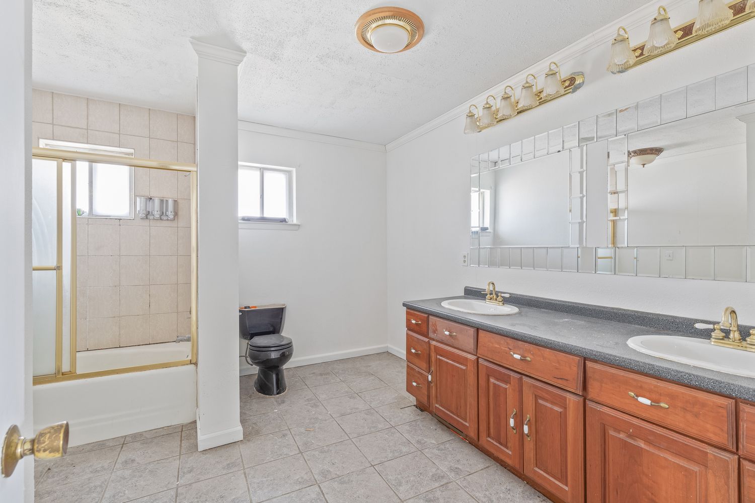 1706 N 161st East Ave, Tulsa, OK 74116